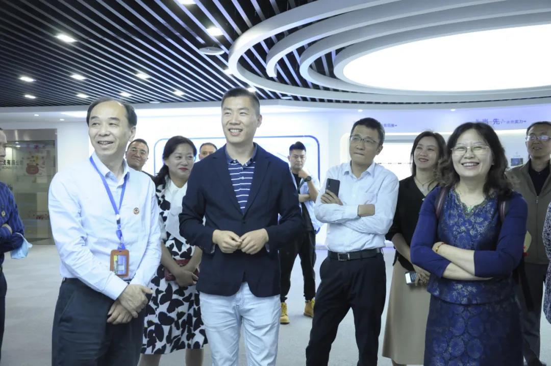 虎丘區政協社事委全體委員參觀視察清聽聲學